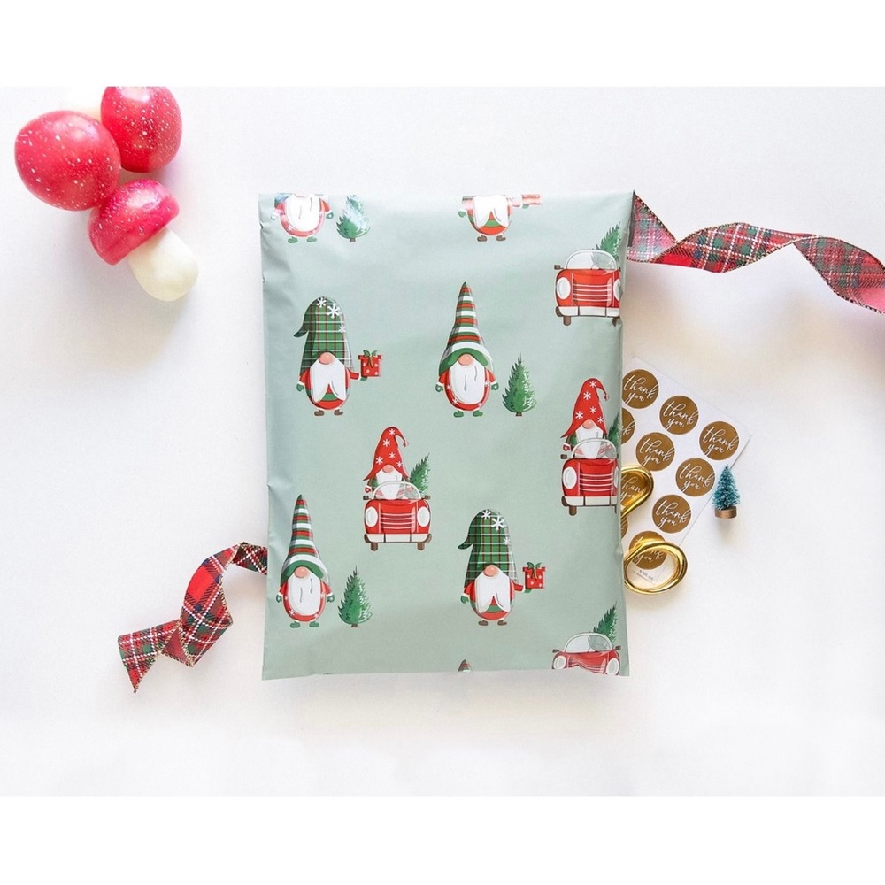 Christmas Gnomes Poly Mailers 10x13 Pack of 25 🎄 - Picture 4 of 5